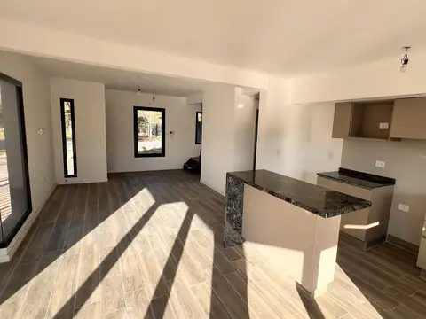 Casa 5 ambientes con 3 baños