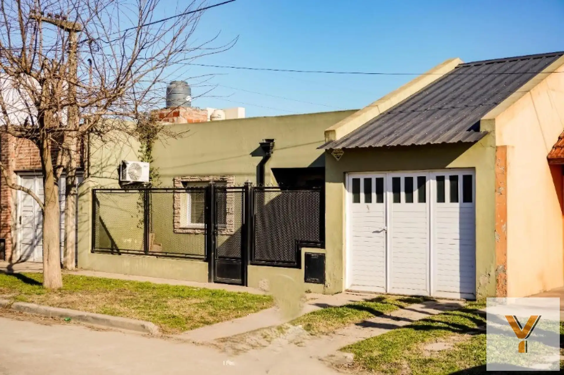 Casa 3 dorm, 100 m² cubiertos + patio y galería con parrilla — calle 7, Balcarce