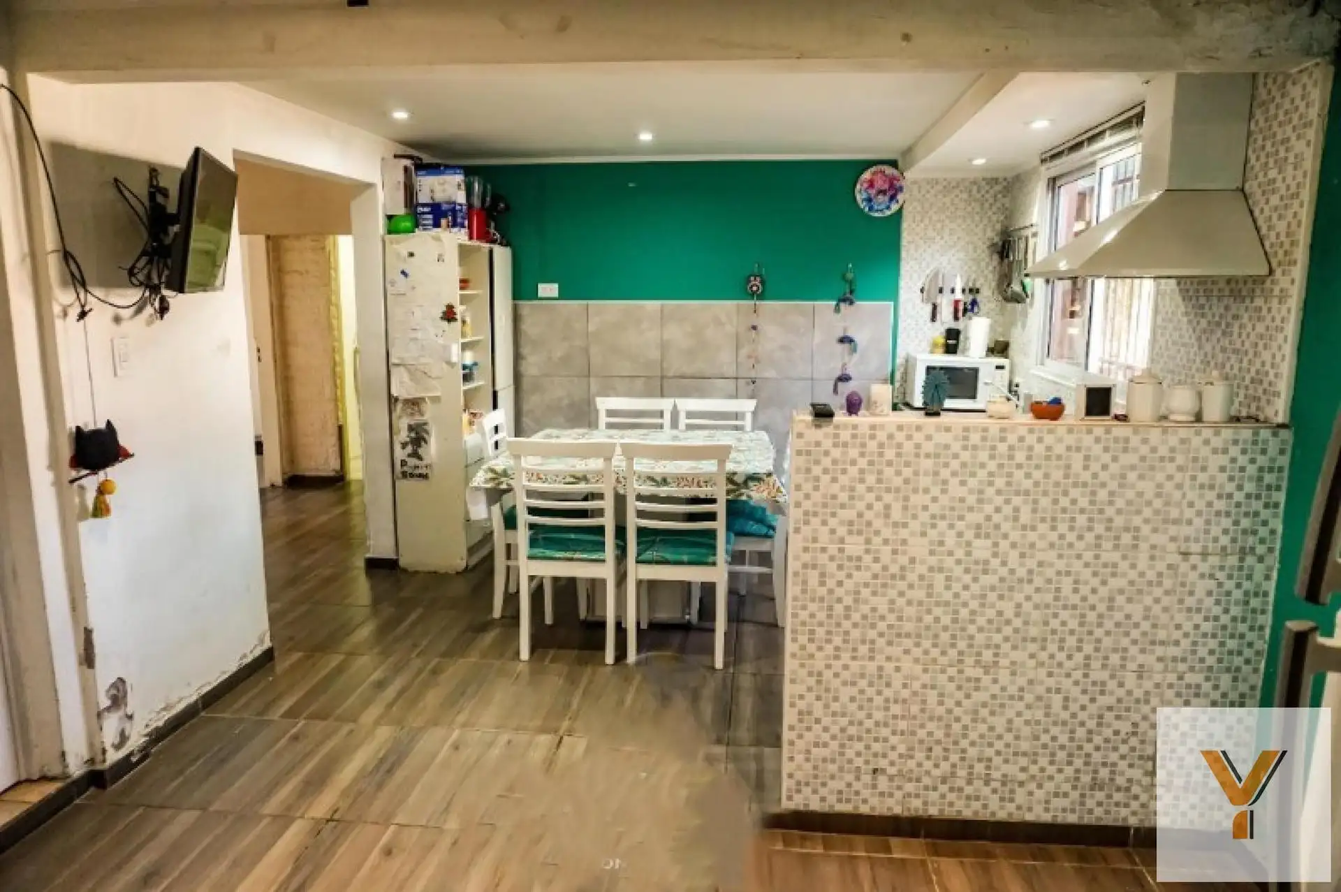Casa 3 dorm, 100 m² cubiertos + patio y galería con parrilla — calle 7, Balcarce