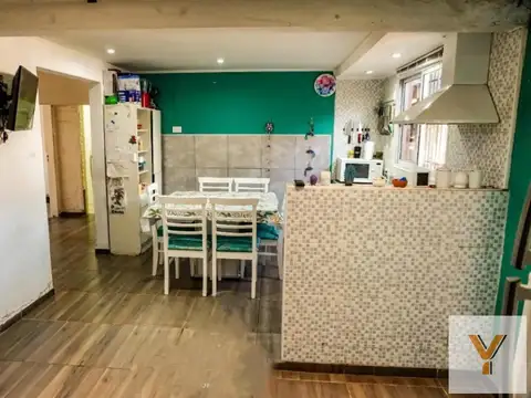 Casa 4 ambientes con 2 baños
