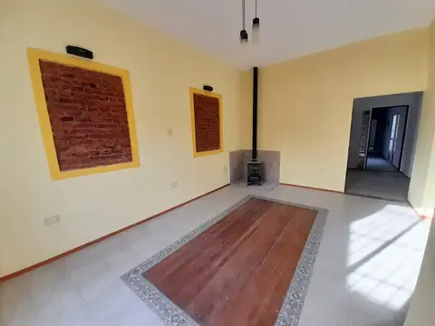 Casa 4 ambientes con 2 baños