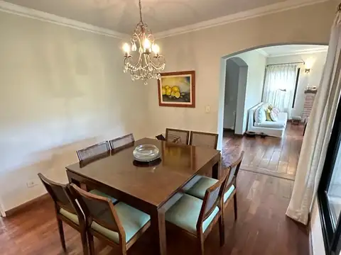 Casa en Venta con 3 cocheras