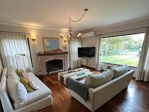 Casa 6 ambientes con 5 baños