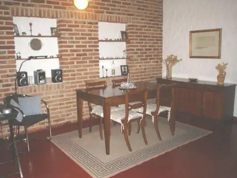 Casa en Alquiler con 1 cochera