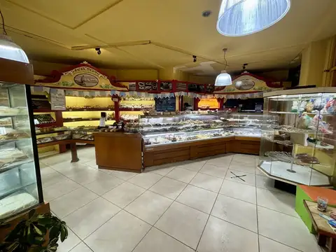 Almirante Brown 2200, Piso PB