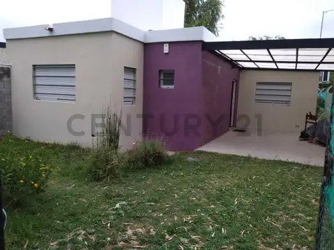 Casa en venta en Villa Elisa 1 dormi con jardín