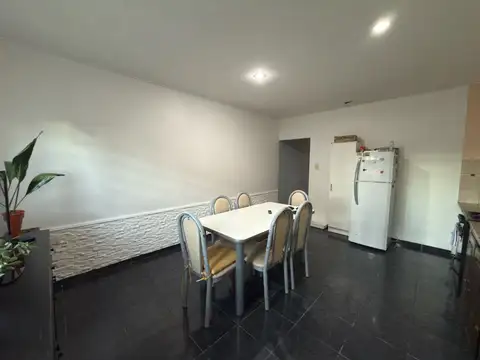 Casa 2 ambientes con 2 baños