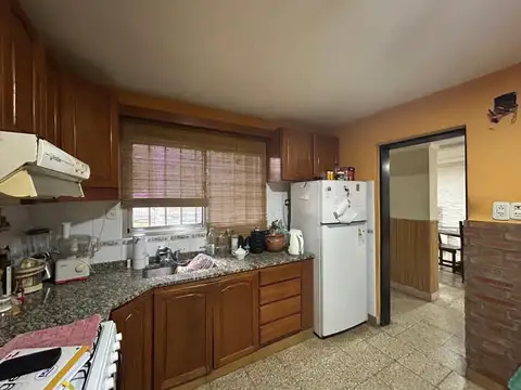 Casa 5 ambientes con 2 baños