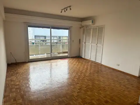 Amplio 4 Ambientes con Balcón, Lavadero y Baulera