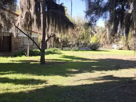 Casa 6 ambientes con 2 baños
