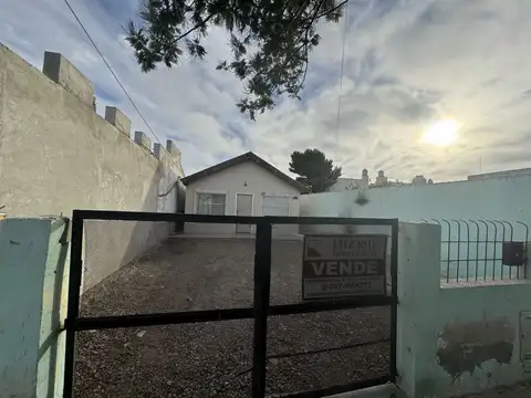 RETASADO! VENTA de casa 3 ambientes céntrica, Caleta Olivia