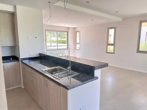 Casa a estrenar en Haras del sur 2