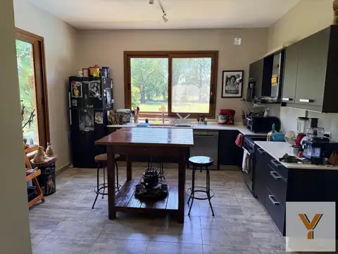 Casa 4 ambientes con 2 baños