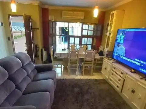 PH en venta - 4 Dormitorios 2 Baños - Ituzaingó