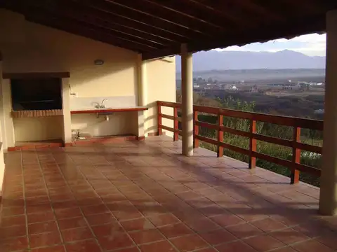 Casa 5 ambientes con 3 baños