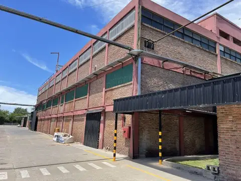 Depósito en alquiler 850 m2 Parque Oks - Panamericana