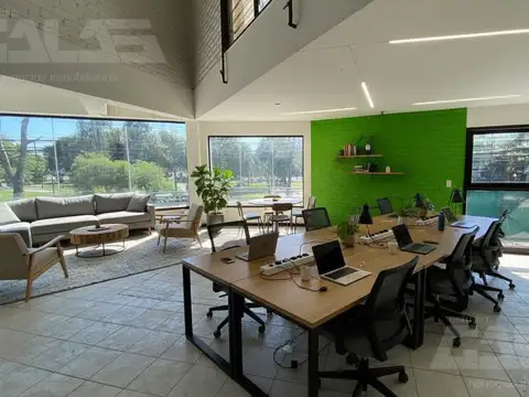 Local en  Ituzaingo Norte frente a la plaza