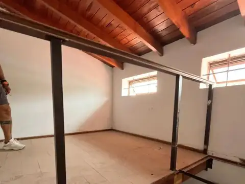 Casa en Venta con 3 cocheras