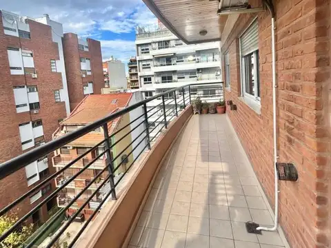 Hermoso semipiso 3amb c/ bcon al ctfte y cochera