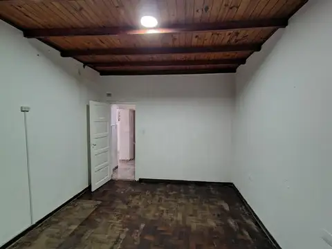 HERMOSA CASA FRENTE AL PARQUE LINEAL DE MONTE CHINGOLO