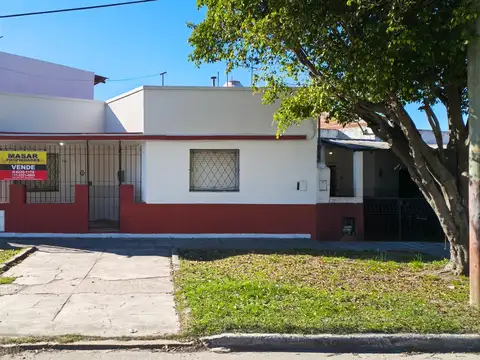 HERMOSA CASA FRENTE AL PARQUE LINEAL DE MONTE CHINGOLO