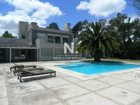 Casa 6 ambientes con 7 baños