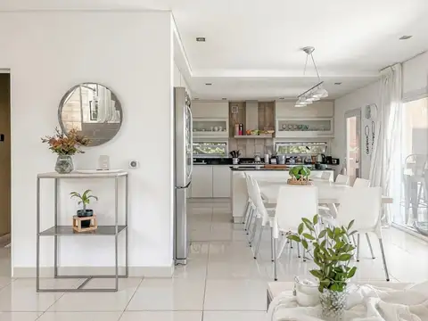 Casa 5 ambientes con 3 baños