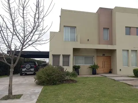Casa en venta a la laguna en San Rafael Villanueva