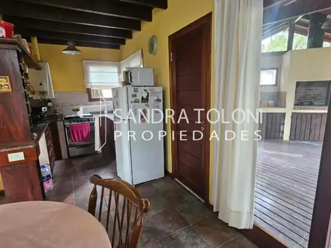 Casa 4 ambientes con 2 baños
