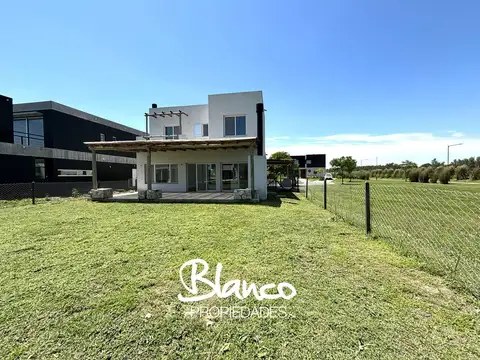 Puertos del Lago - Araucarias 100