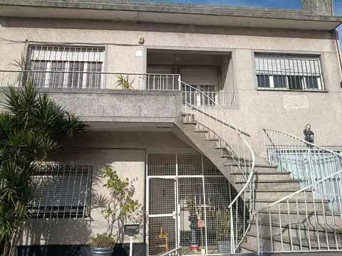 Casa tipo ph con patio y terraza (Caseros 500 - Ramos Mejía)