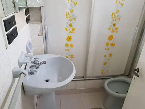 Casa 2 ambientes con 1 baño