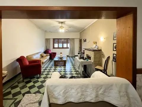 Casa 5 ambientes con 2 baños