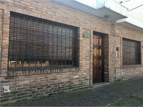 VENTA PH 2 AMBIENTES PB PATIO BERNAL OESTE QUILMES