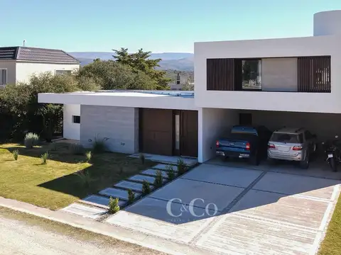 Casa en Venta en Carlos Paz Golf, USD 380.000