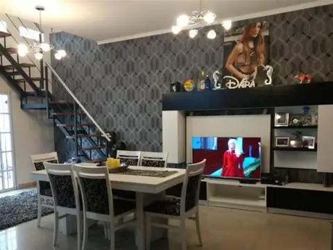 Casa en Venta con 4 cocheras