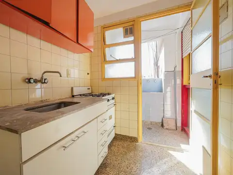 Venta Departamento 2 ambientes Flores a refaccionar