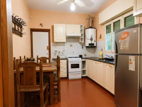 Venta casa 4 ambientes 90 m² jardín parrilla y entrada para auto San Bernardo