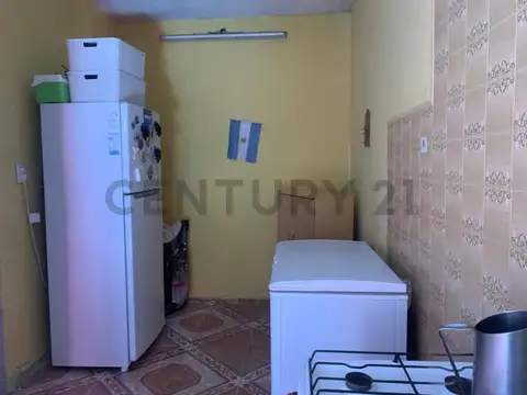 Venta Casa 2 Dormitorios en Bernal Centro con Patio y Garage