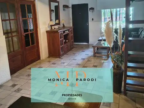 Casa en Venta con 3 cocheras