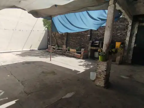 VENTA - CASA DE 2 DORMITORIOS - BARRIO MATHEU