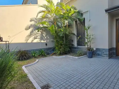 SE VENDE CASA DE CATEGORIA A 100M DE BV GALVEZ