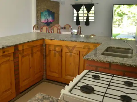 Venta casa quinta 4 amb con parque y pileta - FRANCISCO ALVAREZ - PERMUTA