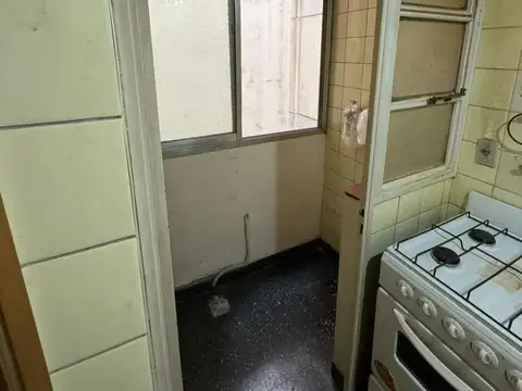 2 Ambientes - Lateral - Excelente Ubicacion