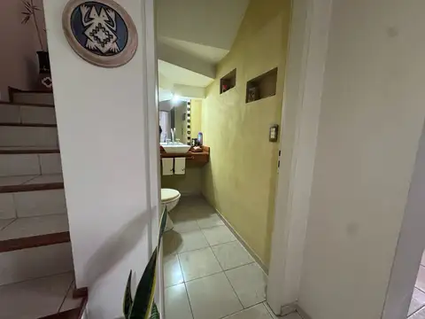 VENTA CASA 4 AMB +DEPEND. BARRIO ACACIAS BLANCAS