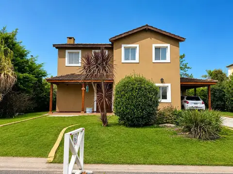 VENTA CASA 4 AMB +DEPEND. BARRIO ACACIAS BLANCAS