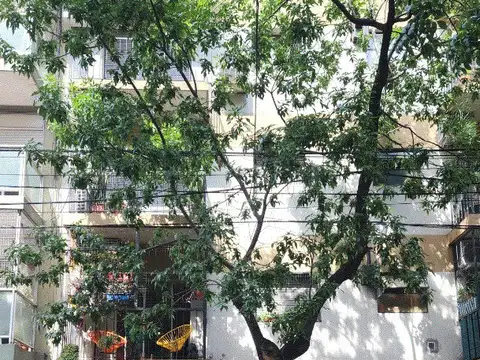2 AMBIENTES MUY LUMINOSO RECIEN PINTADO 2 CUADRAS CABILDO SUBTE
