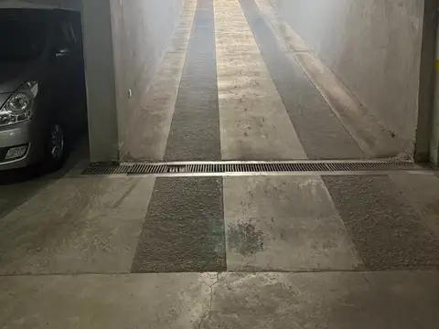 VENTA DE COCHERA "EDIFICIO LAS ALONDRAS" GUIDO 500