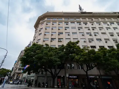 Av Pte Roque Saenz Pena 1100