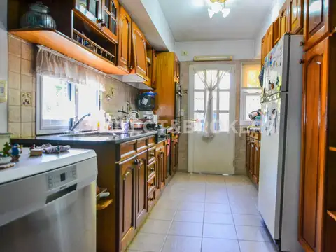 Casa en Venta con 4 cocheras